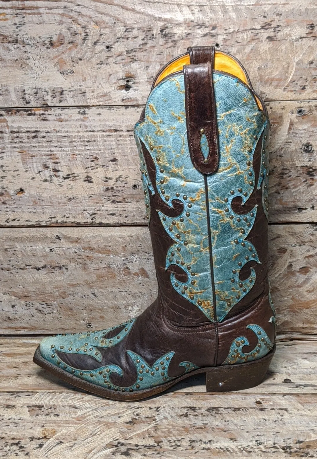 Diamond T Turquoise Brown w/ Studs (Size 7.5)