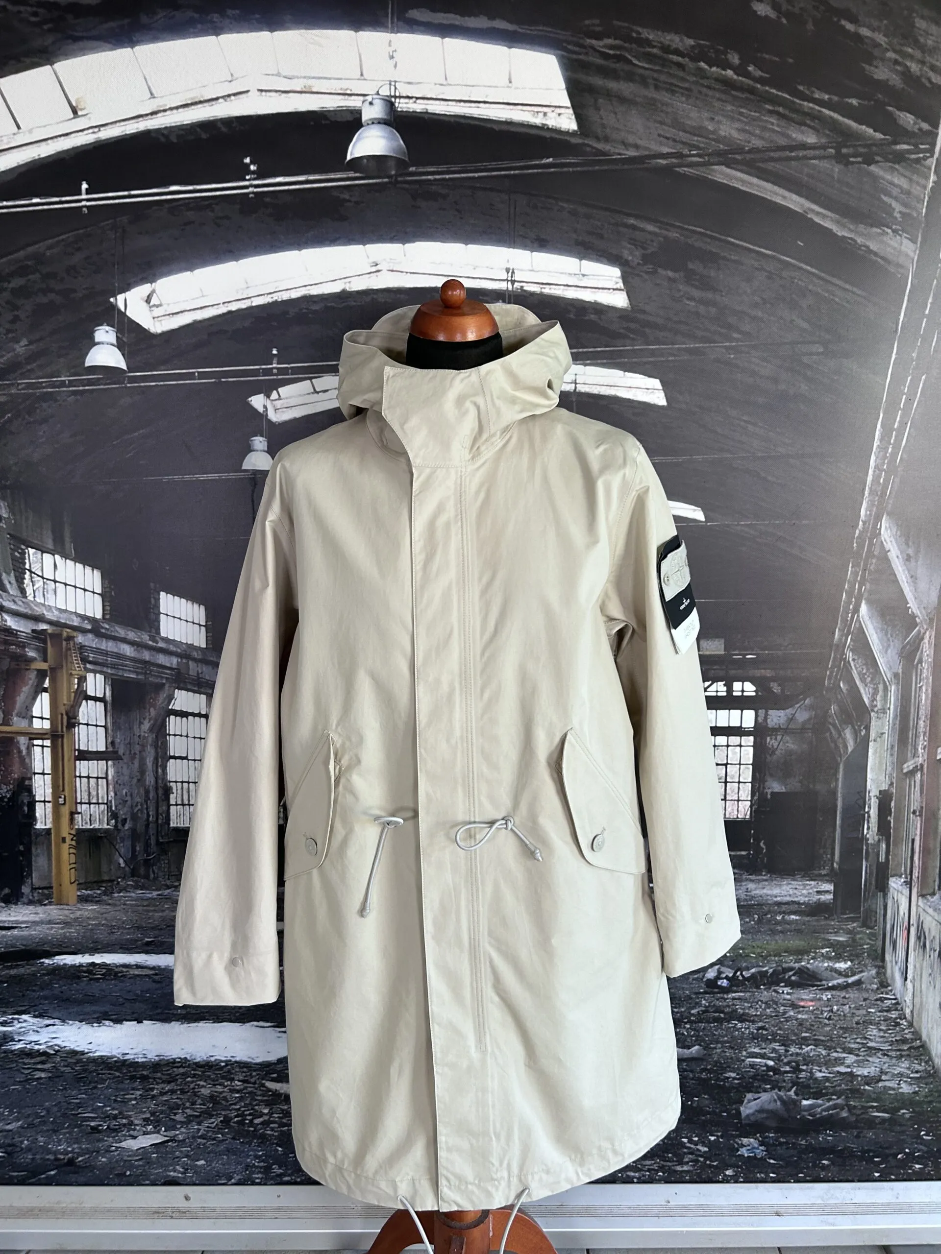 STONE ISLAND GHOST PIECE_O-VENTILE® FISHTAIL PARKA