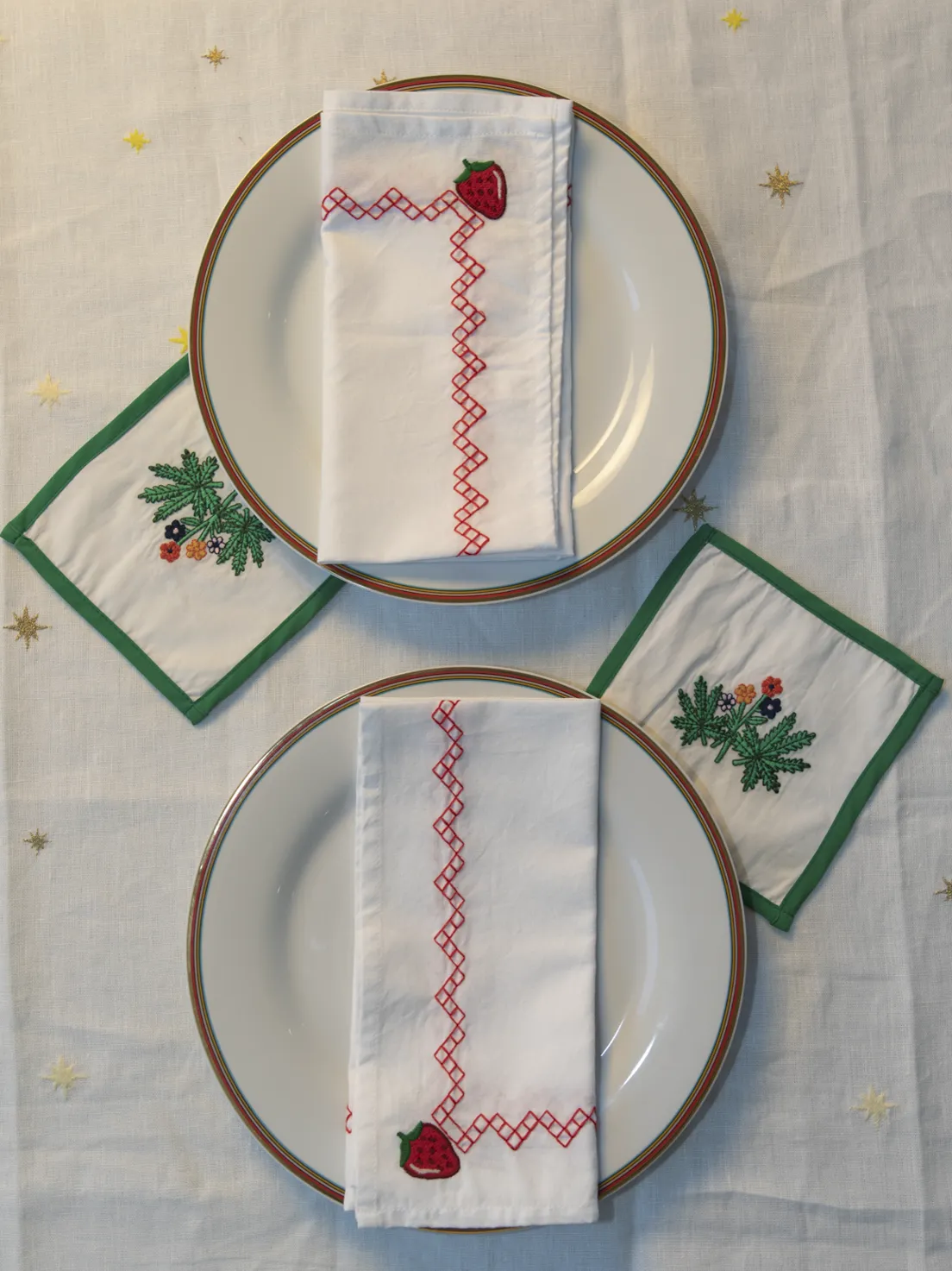 The Fruit Basket Napkin, Set of 4 - Shortcake Strawberry Fields / Cotton